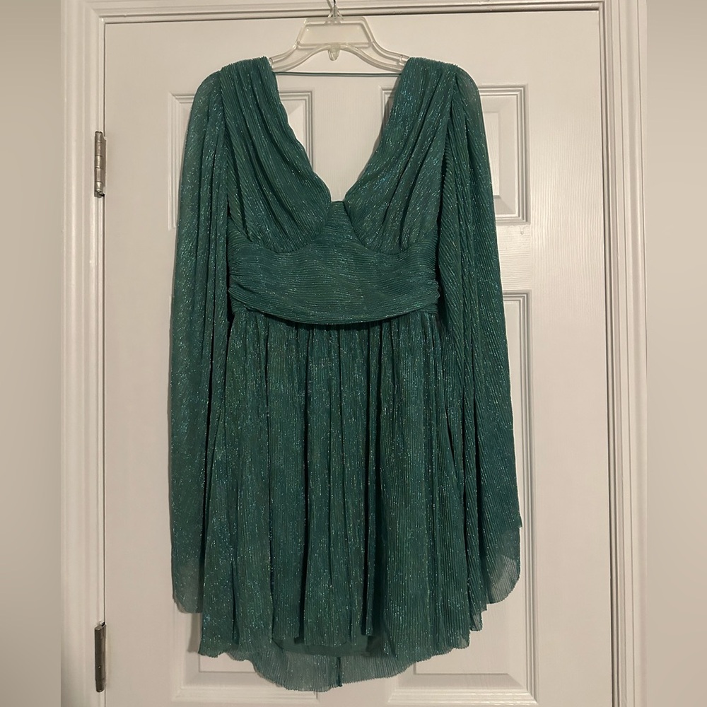 Elegant Green Pleated Dress with Plunge Neckline and Open Back